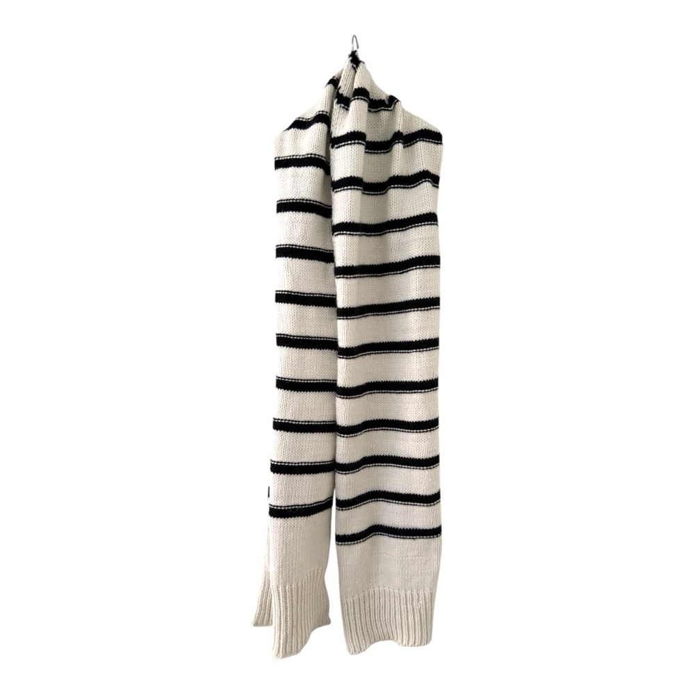 Zara Oversized Black and Cream Knit Scarf. - Picture 5 of 14